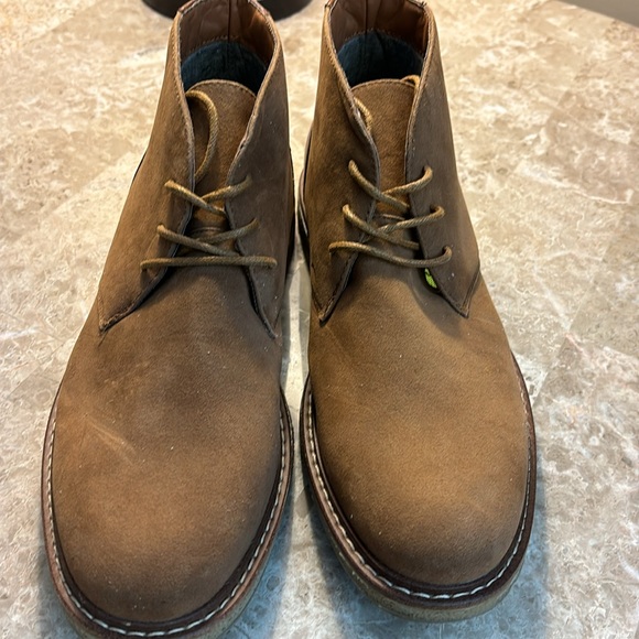 NWOT- brown chukka boots size 10.5 - Picture 2 of 6
